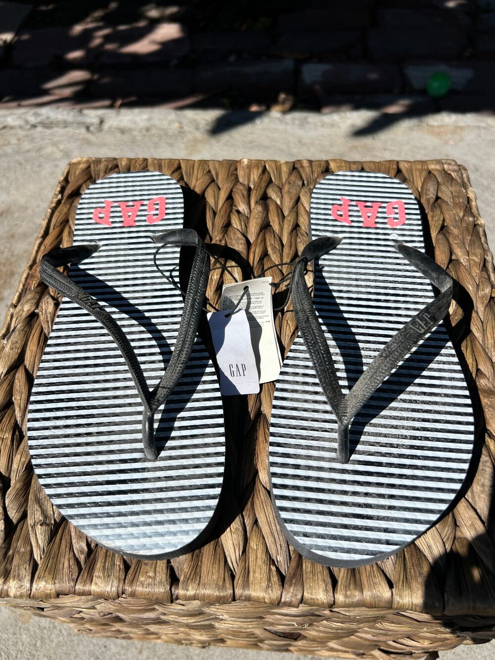 Gap Logo Black/White Flip Flops Women’s Thong Sandals Stripe Size 7